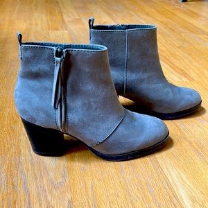 EUC Old Navy Size 10 Grey Ankle Booties